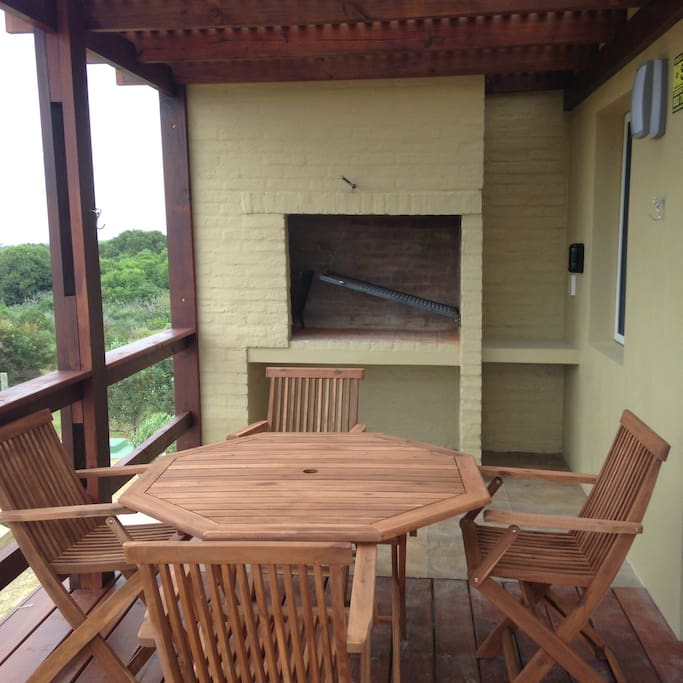The deck and the barbacue with ocean view, for each apartment.