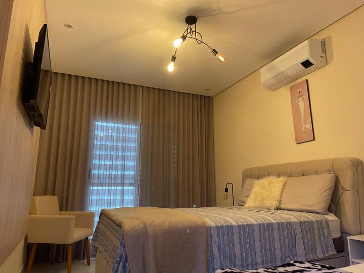 Საძინებელი 1, შეიცავს ორადგილიან საწოლს და 01 ბიკამას, ტელევიზორსა და კონდიციონერს.