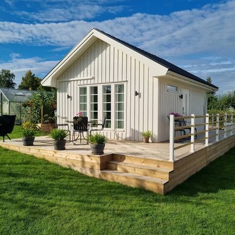 Guest house with hotel feel, linens and towels