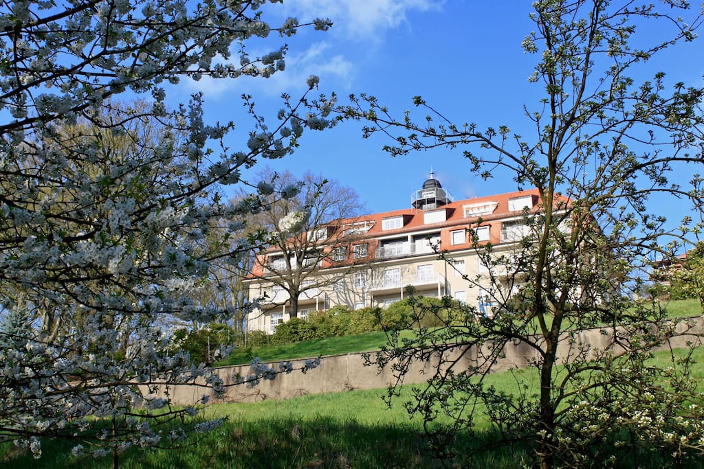 Gesamtansicht aus den Weinbergen.