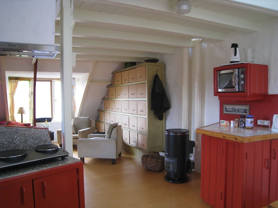 SMALL KITCHEN