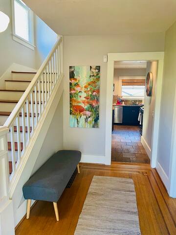 Queen Anne entire home Urban oasis-walkable, safe gallery image 4