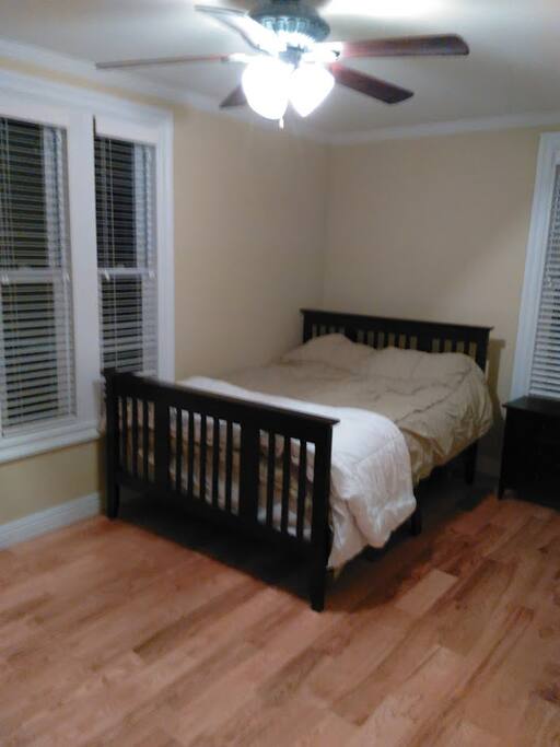 Bedroom with queen size bed