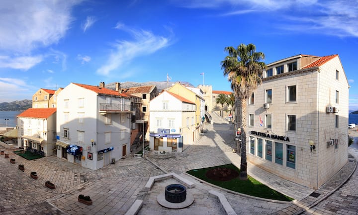 Korcula main square apartment