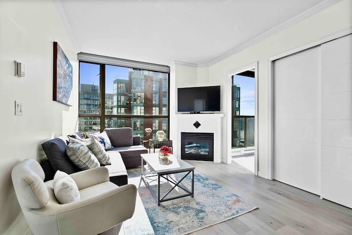 BEAUTIFUL CONDO HEART OF DOWNTOWN +free parking