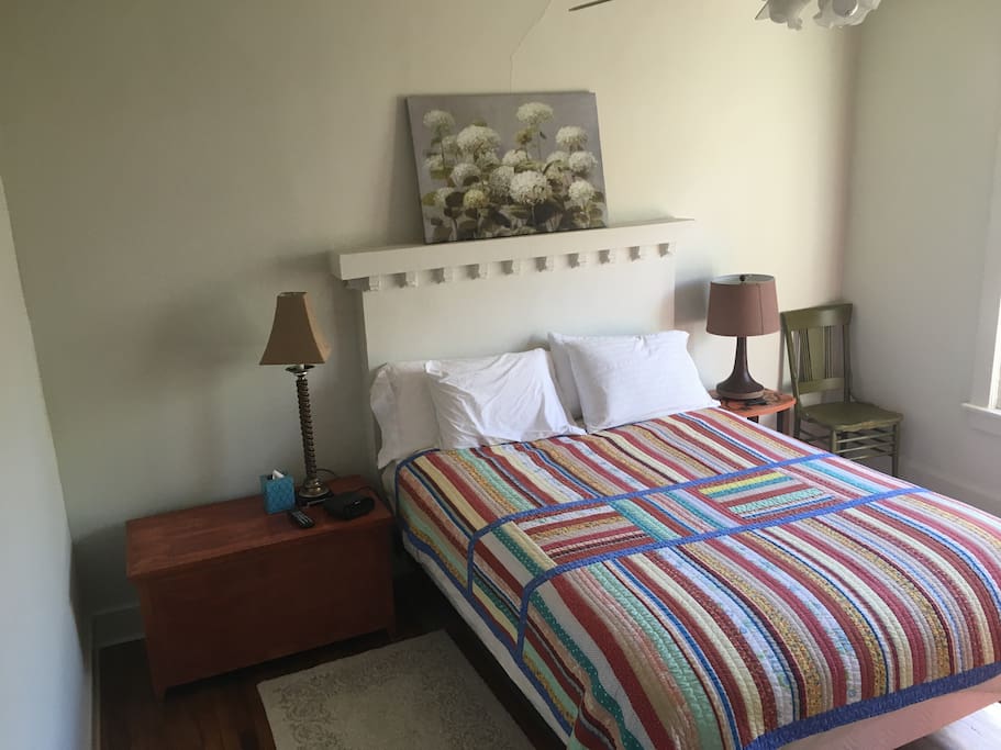 Private Bedroom - Queen Bed