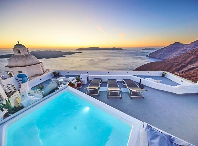 Three bedroom Villa with two Caldera View Jacuzzi gallery image 2