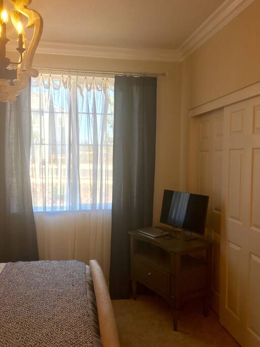 Plenty of natural light, closet space and wifi/TV/laptop with Netflix