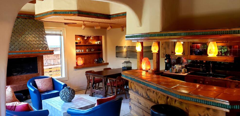 Entire upstairs, luxurious, 2 BR Montrose Area !