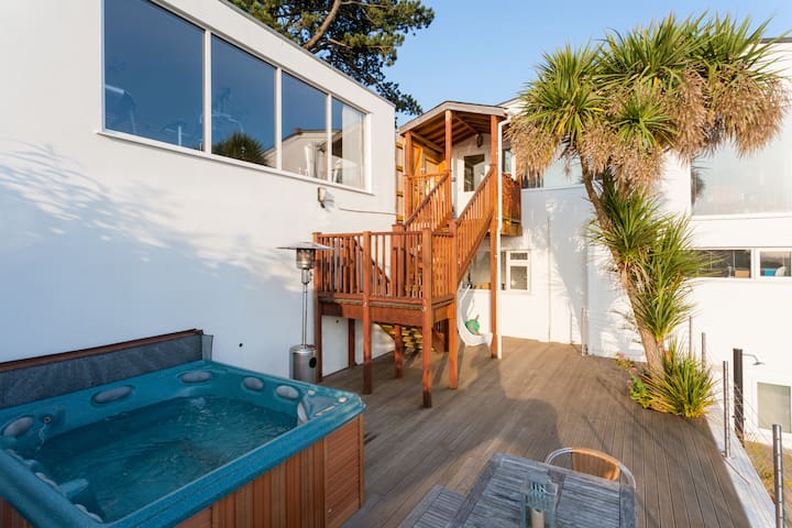 Stylish Family Home in Amazing Location gallery image 4