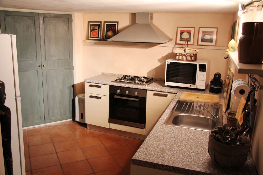 Microwave, Oven, Indoors, Kitchen, Room