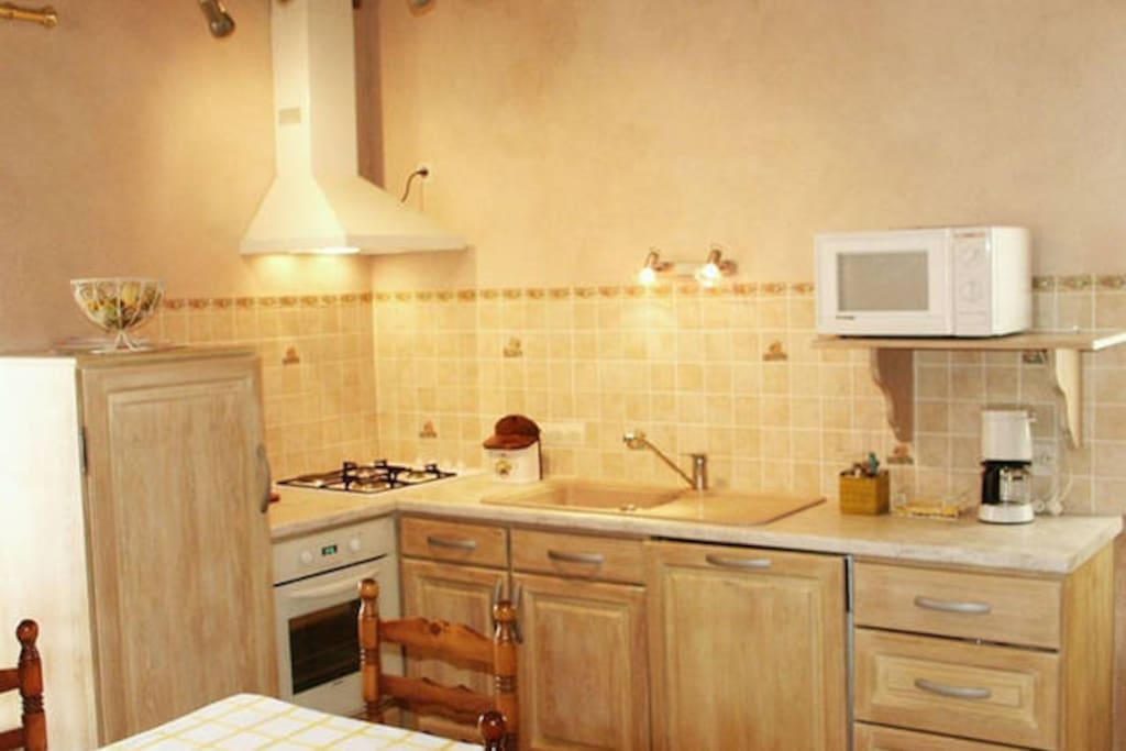 Cuisine maison les Glycines située proche du centre du village
