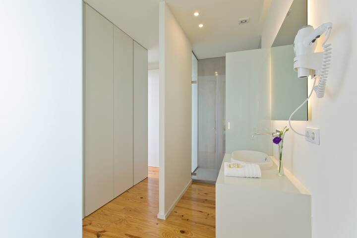 3 Ensuites Flat(150m2) • Wash/dryer • AC • Parking gallery image 5