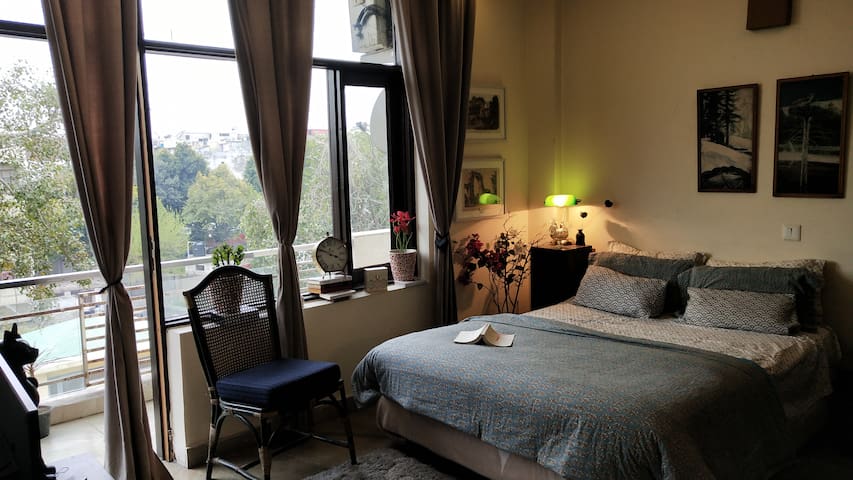 Sunrise View BedRoom*Pvt Bath/Balcony*City Centre