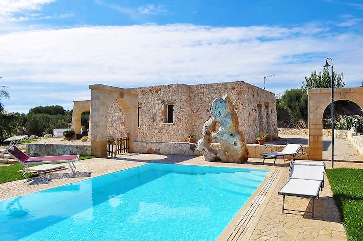 Villa con giardino e piscina privata 45