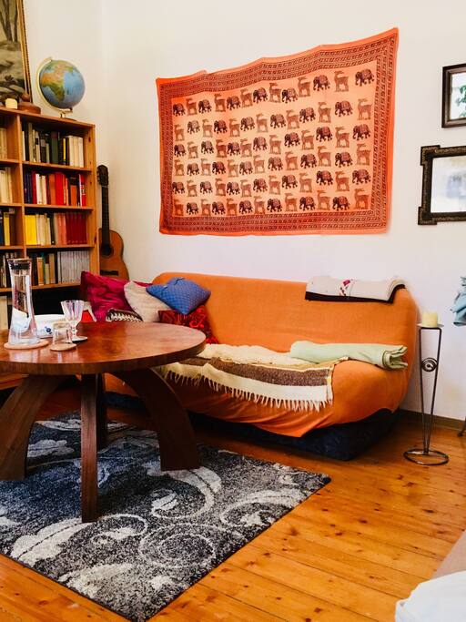 Wohnzimmer mit Sofa