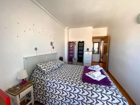 Hab with bathroom and PRIVATE balcony Grande 35mn from BCN