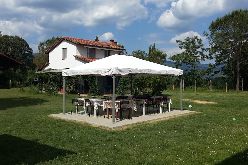 gazebo e Casetta Rossa