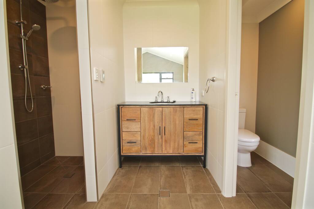 Bed 1 ensuite