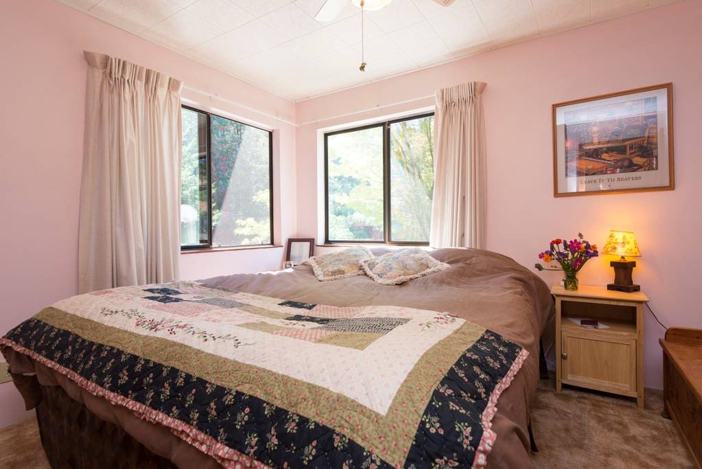 Comfy king bed. Bed warmers and down comforter