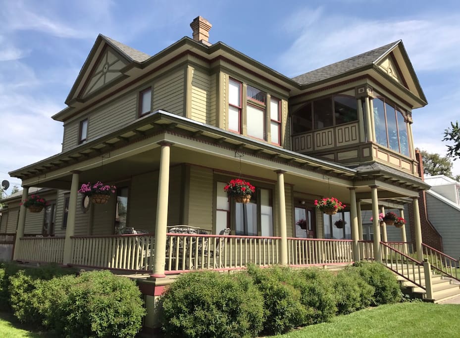 Prospect Manor, est. 1901.