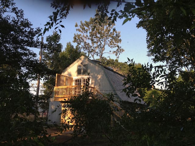Beautiful Airy Barn in Springs