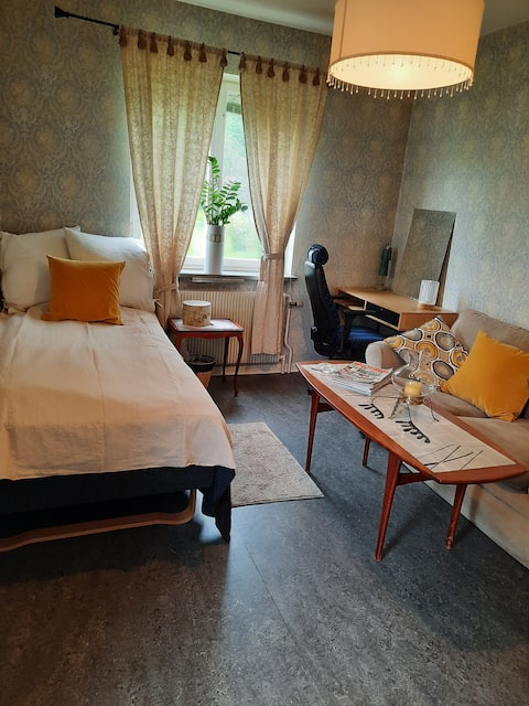 furnished room For rent monthly/weekly