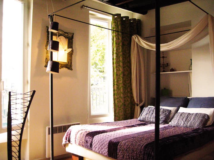 Wonderful 1b With View In The Heart Of Montmartre - Paris
