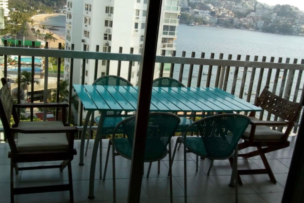 Comedor en terraza gran vista al mar