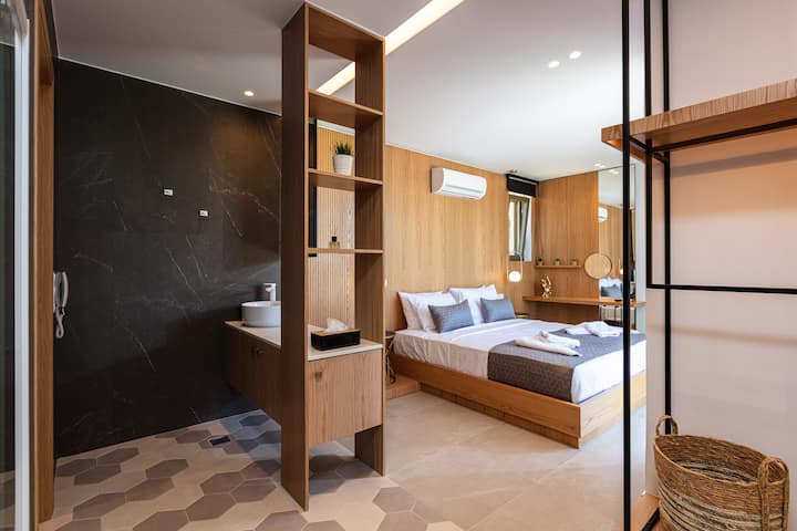 Spálňa na prízemí. Stimulačný dizajn spálne. 