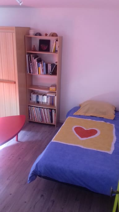Lit une personne sous mezzanine