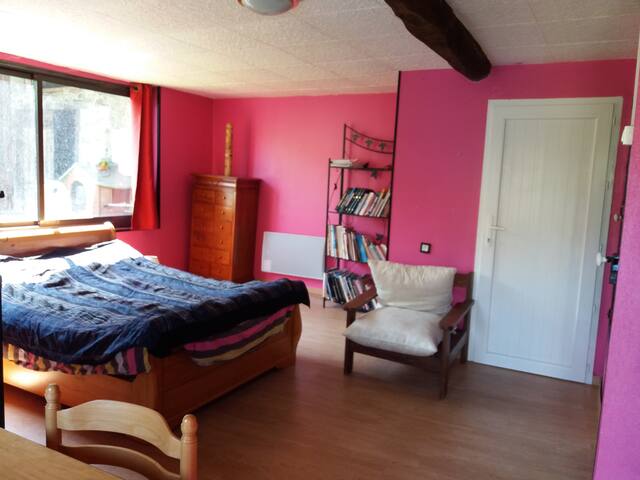 chambre indépendante (douche et toilettes privés)