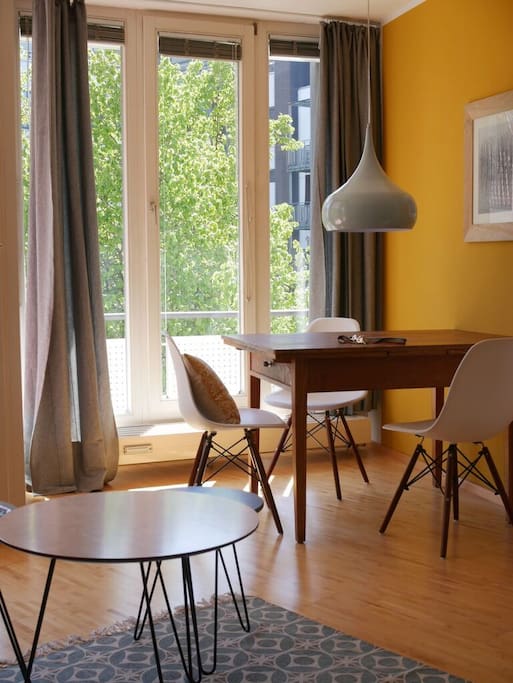 Esstisch im Wohnzimmer