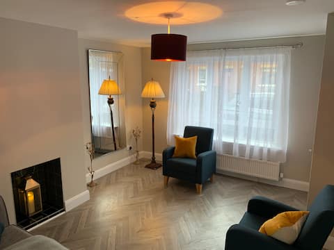 Top performing Airbnb: City Centre Plush Pad in New Lodge