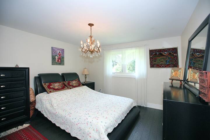 卧室# 1 -标准双人床