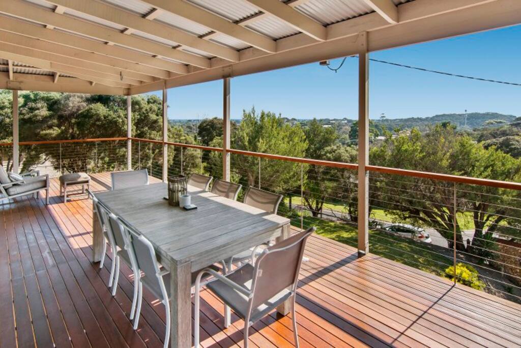 Deck and outdoor dining - Carramar Views