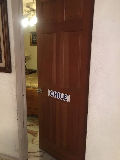 Puerta de entrada a la habitación
