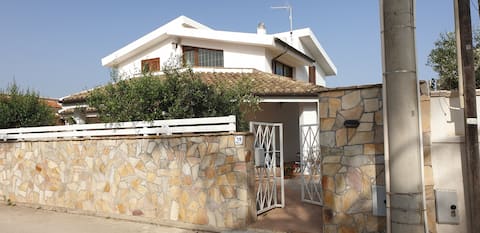 Villa Amanda a few meters from the sea is your dream.