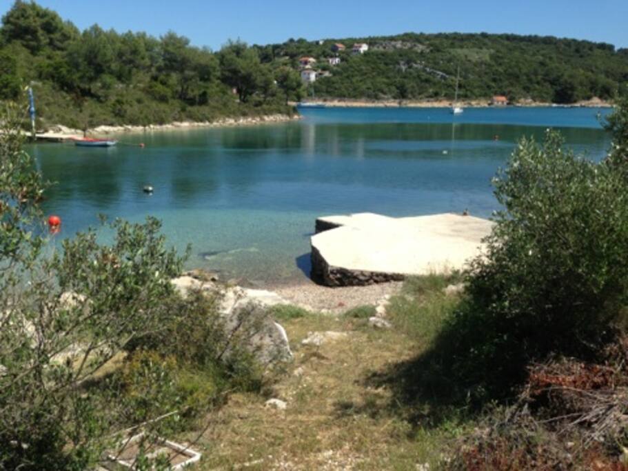 Mala Maslinica bay