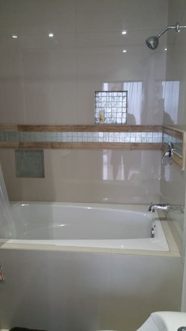 K-38 Stylish Porceline Tub with recessed Storage.