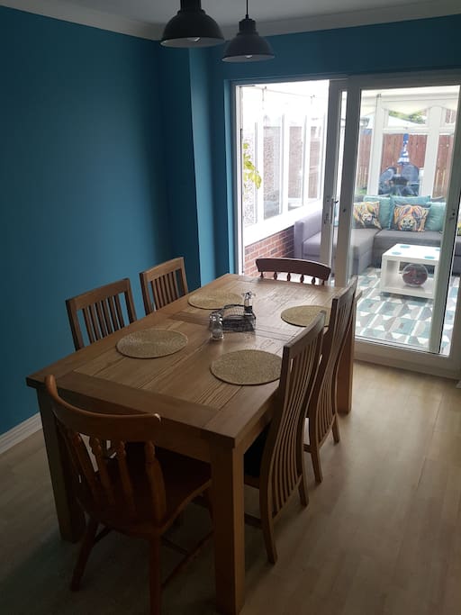 Dining for up to 6 people