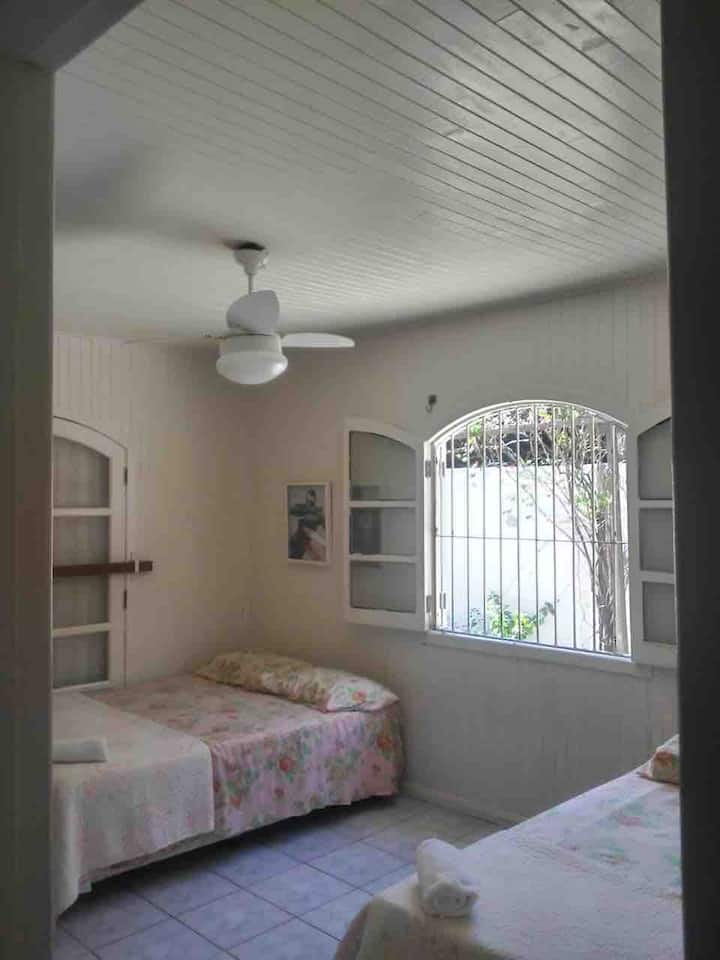 Quarto - com 2 camas de casal