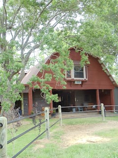 %22Chickie%27s+Roost%22+family-friendly+barn+apartment