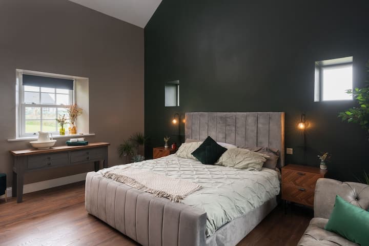 Dhomë gjumi e madhe master me një dollap ensuite