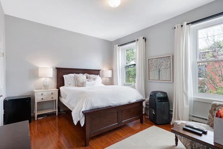 Private Hideaway in Prime Location Center City