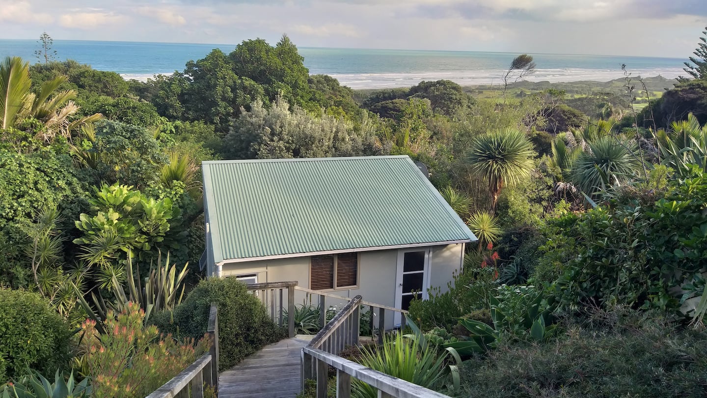 Muriwai Beach - Private Cabin In The Bush 2