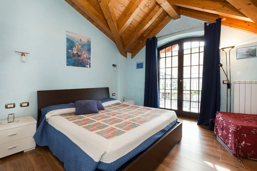 blue room