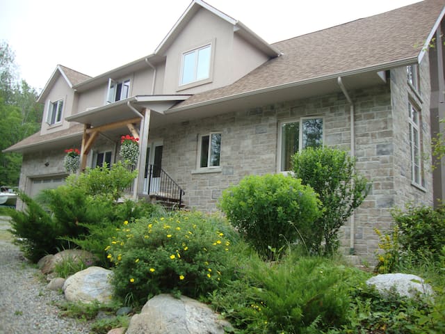 Beautiful Apartment by Georgian Bay