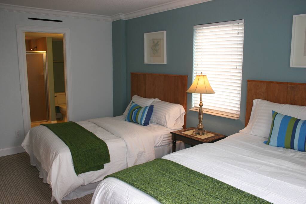 Third bedroom & private bath