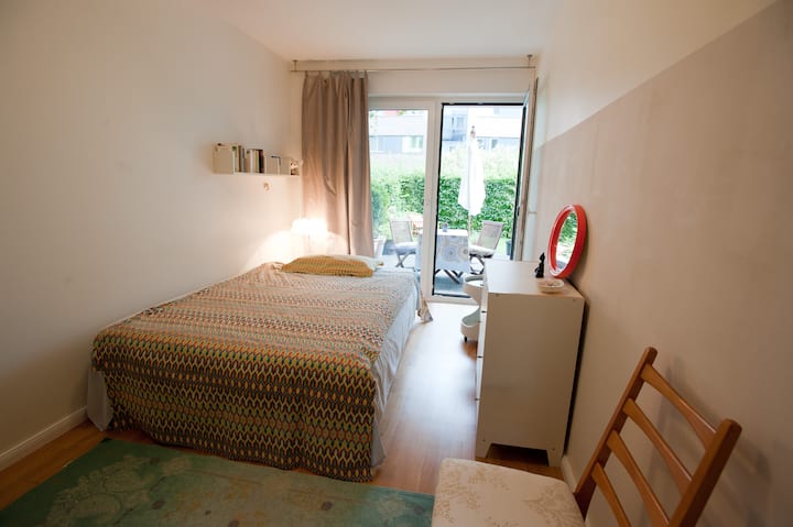 Izba pre hostí s terasou a výhľadom do záhrady